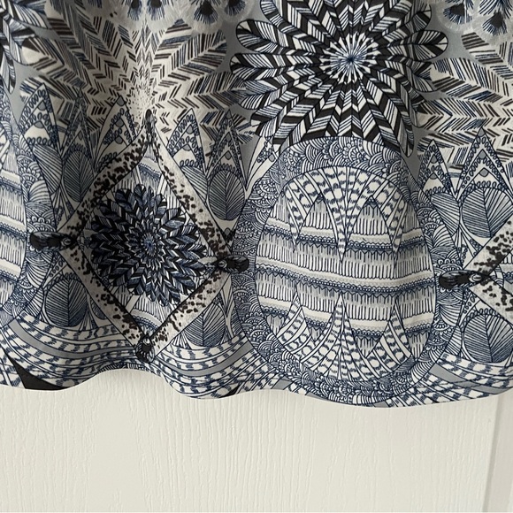 Laura Petites Blue & Neutral Boho Print Blouse Size M - Picture 6 of 6